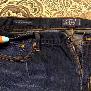 Men’s size 40x32 dark wash straight leg Lucky Brand jeans like new